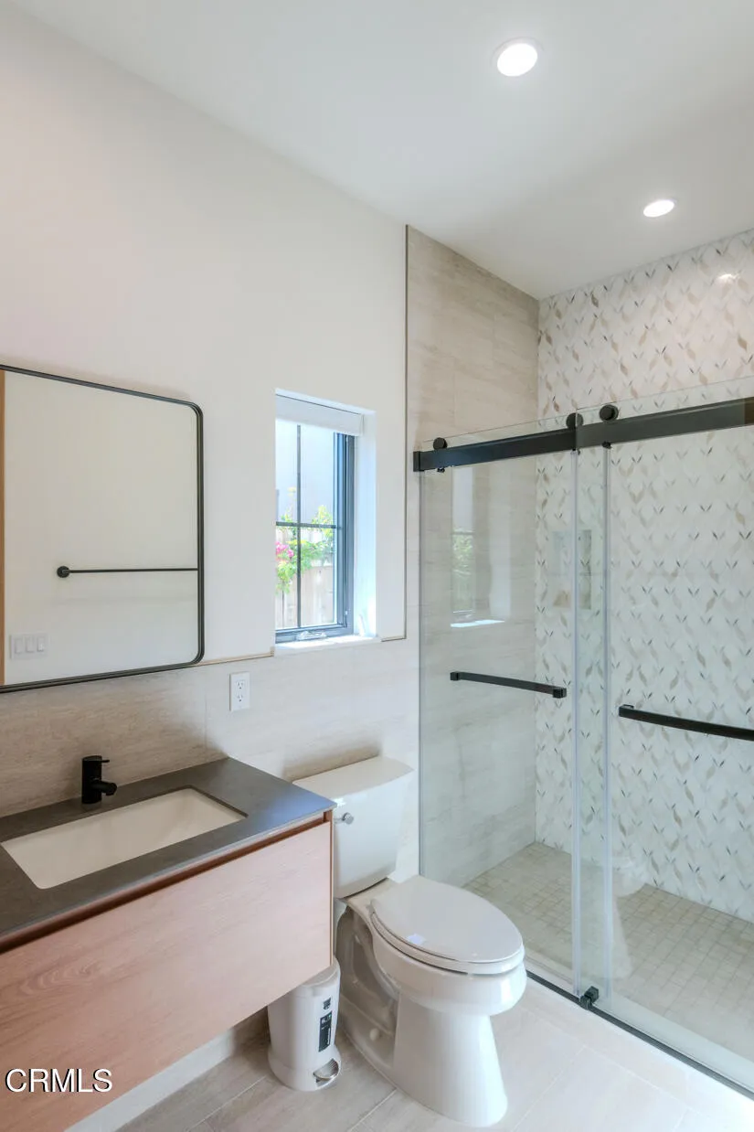 4819 Oakwood Avenue La Canada Flintridge, CA 91011
