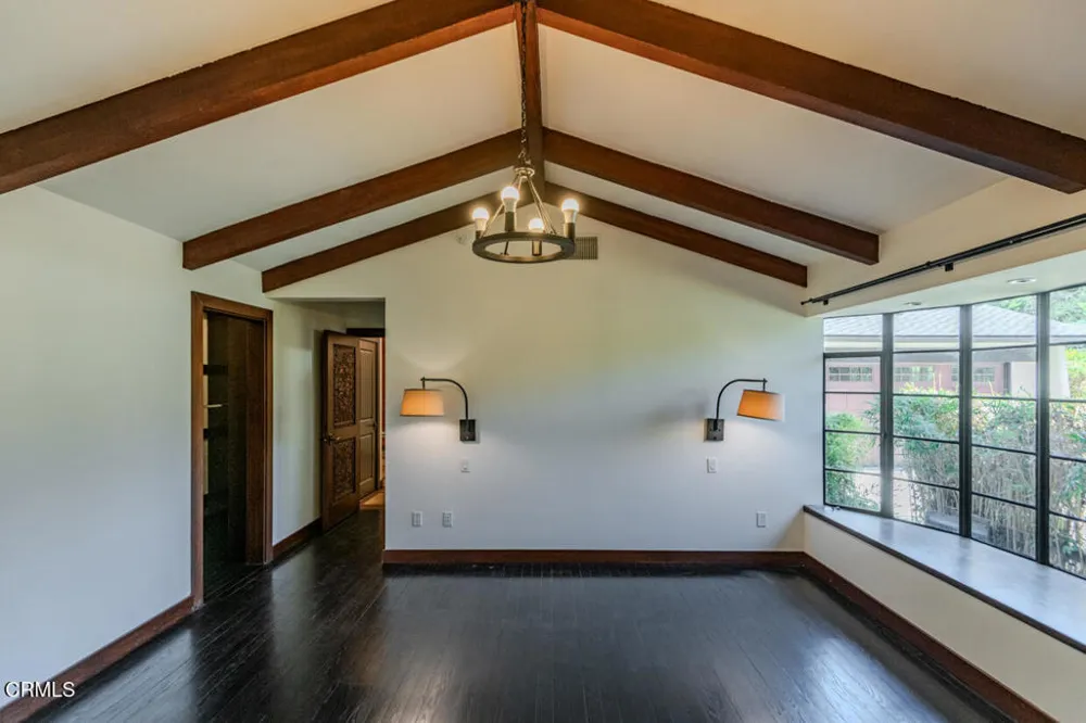 4819 Oakwood Avenue La Canada Flintridge, CA 91011