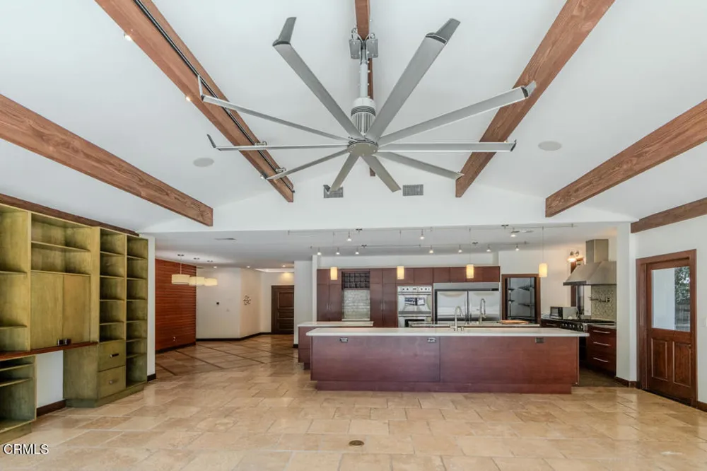 4819 Oakwood Avenue La Canada Flintridge, CA 91011