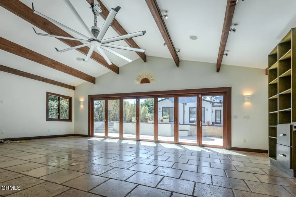 4819 Oakwood Avenue La Canada Flintridge, CA 91011