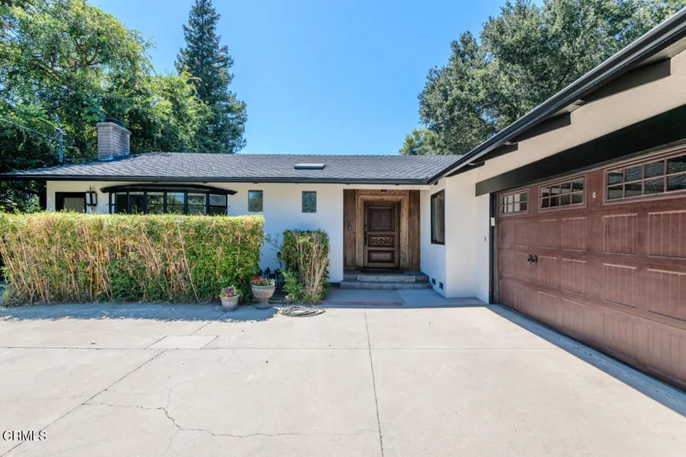 4819 Oakwood Avenue La Canada Flintridge, CA 91011