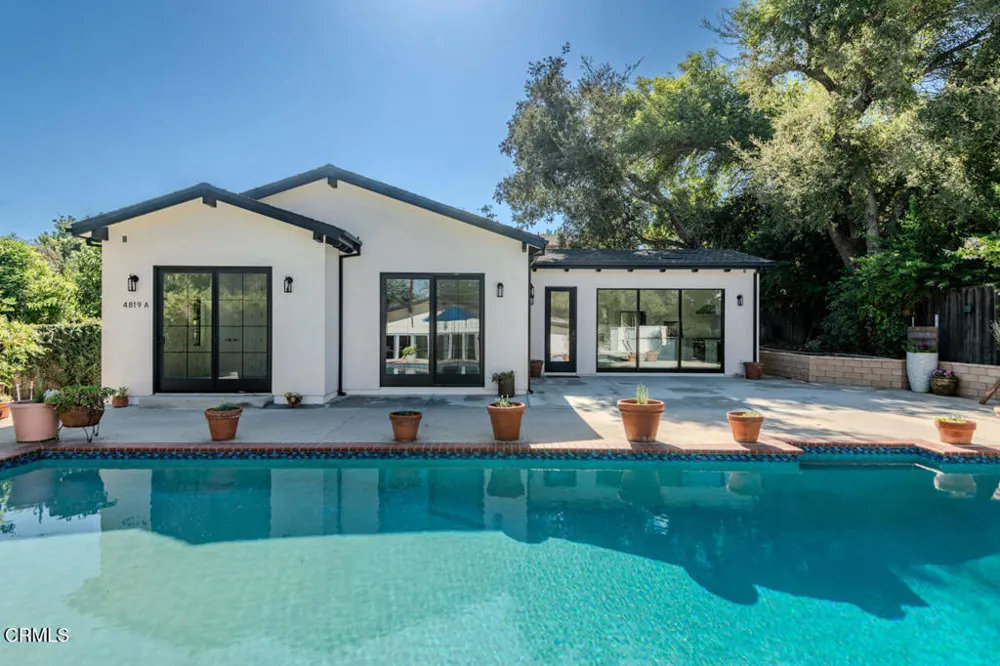 4819 Oakwood Avenue La Canada Flintridge, CA 91011