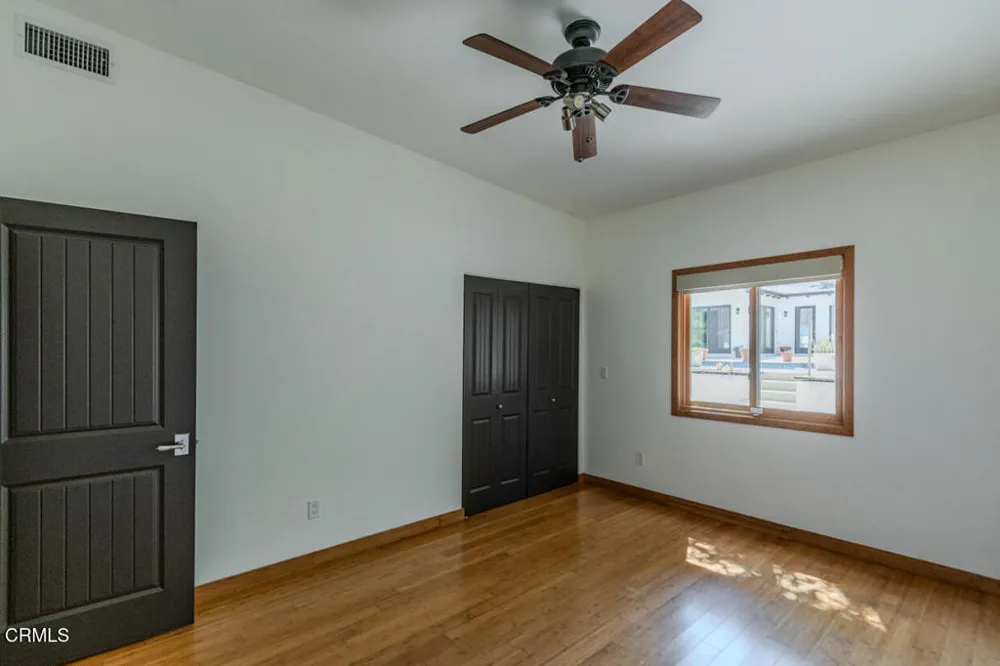 4819 Oakwood Avenue La Canada Flintridge, CA 91011