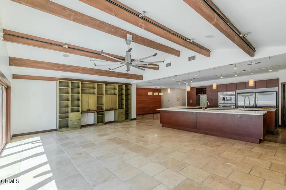 4819 Oakwood Avenue La Canada Flintridge, CA 91011