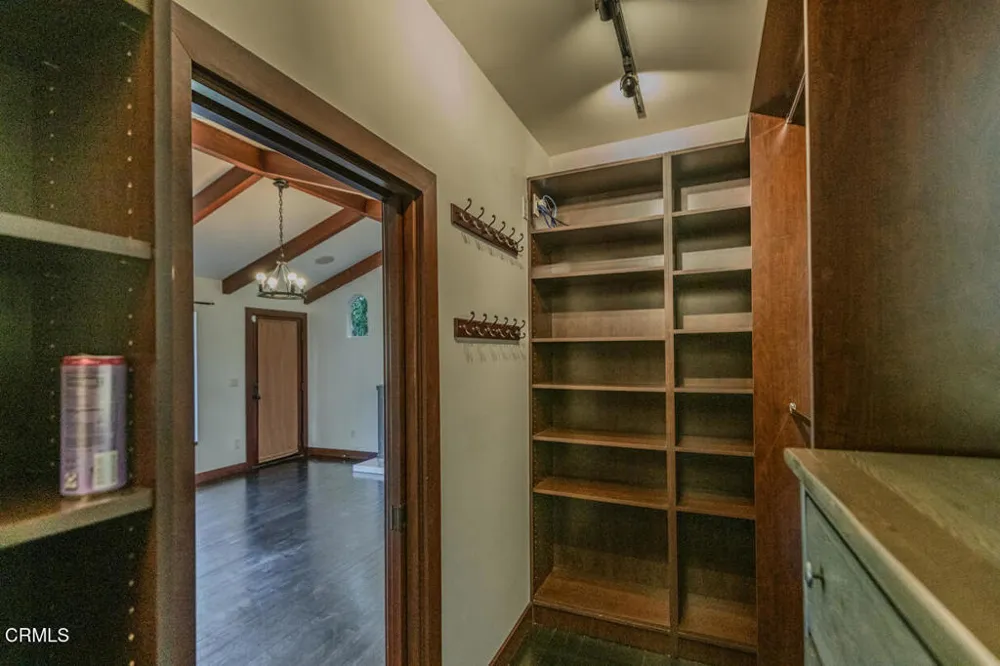 4819 Oakwood Avenue La Canada Flintridge, CA 91011