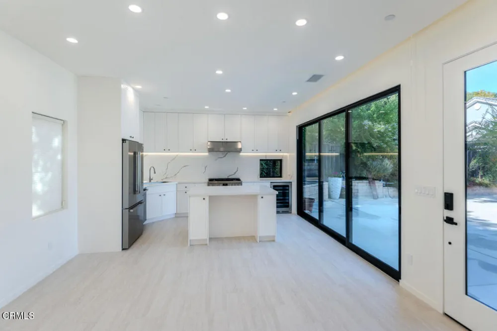 4819 Oakwood Avenue La Canada Flintridge, CA 91011