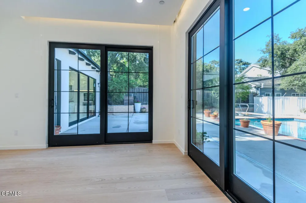4819 Oakwood Avenue La Canada Flintridge, CA 91011
