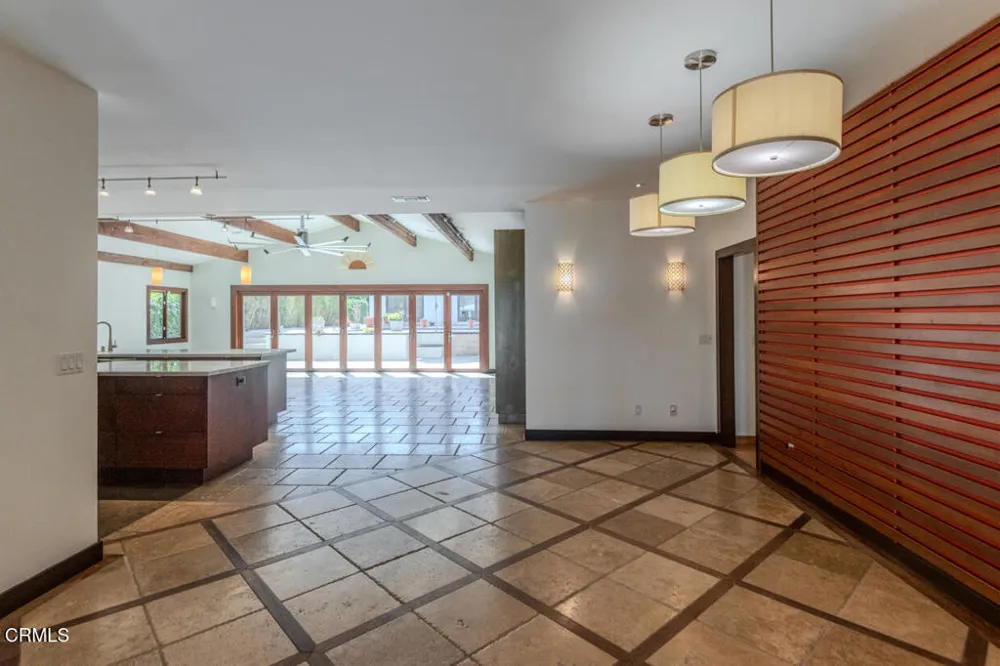 4819 Oakwood Avenue La Canada Flintridge, CA 91011