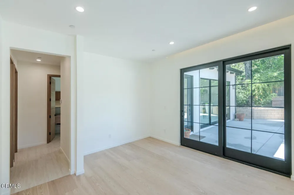 4819 Oakwood Avenue La Canada Flintridge, CA 91011