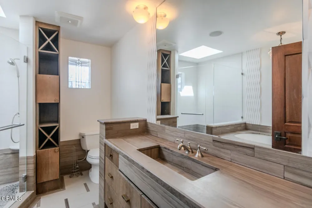 4819 Oakwood Avenue La Canada Flintridge, CA 91011