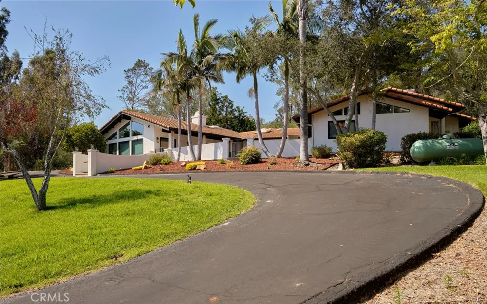 875 Golden Hawk Arroyo Grande, CA 93420