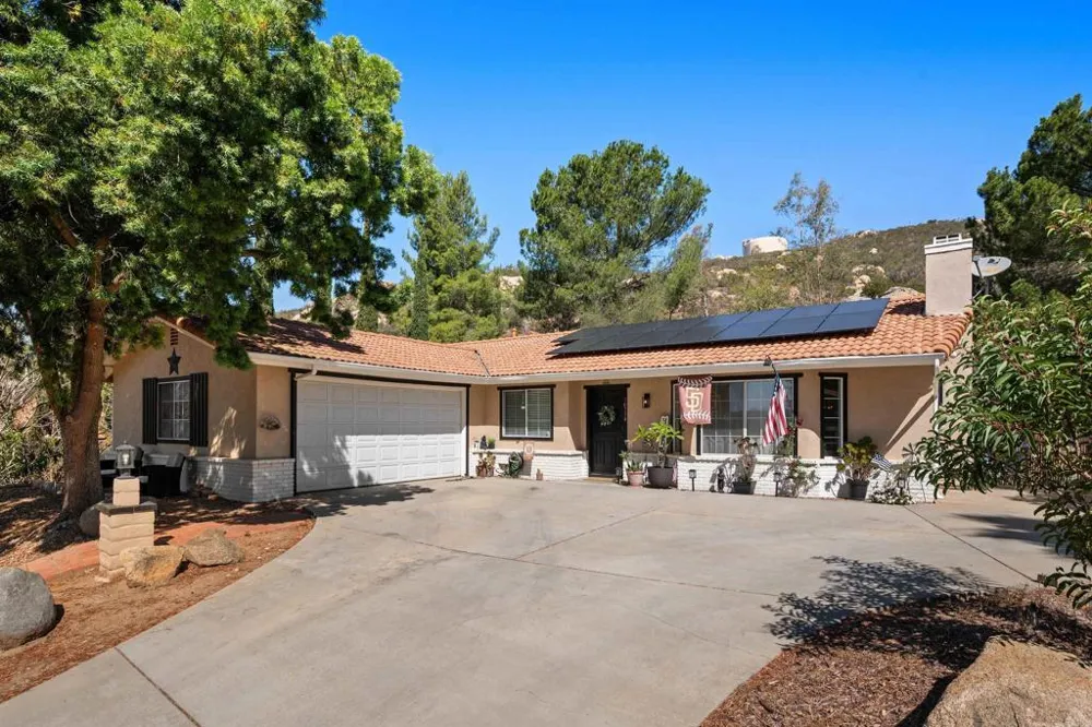 16734 Georgios Way Ramona, CA 92065