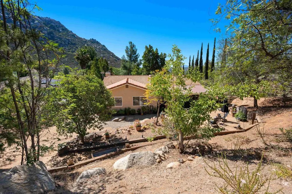 16734 Georgios Way Ramona, CA 92065
