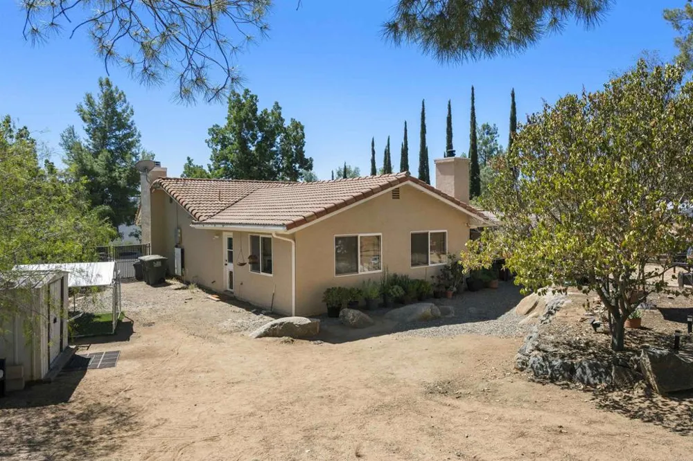 16734 Georgios Way Ramona, CA 92065
