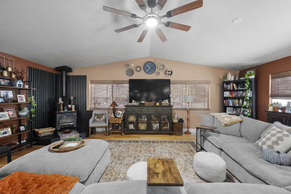 16734 Georgios Way Ramona, CA 92065
