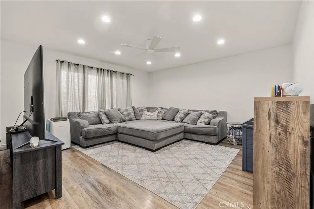 15634 Wharff Lawndale, CA 90260
