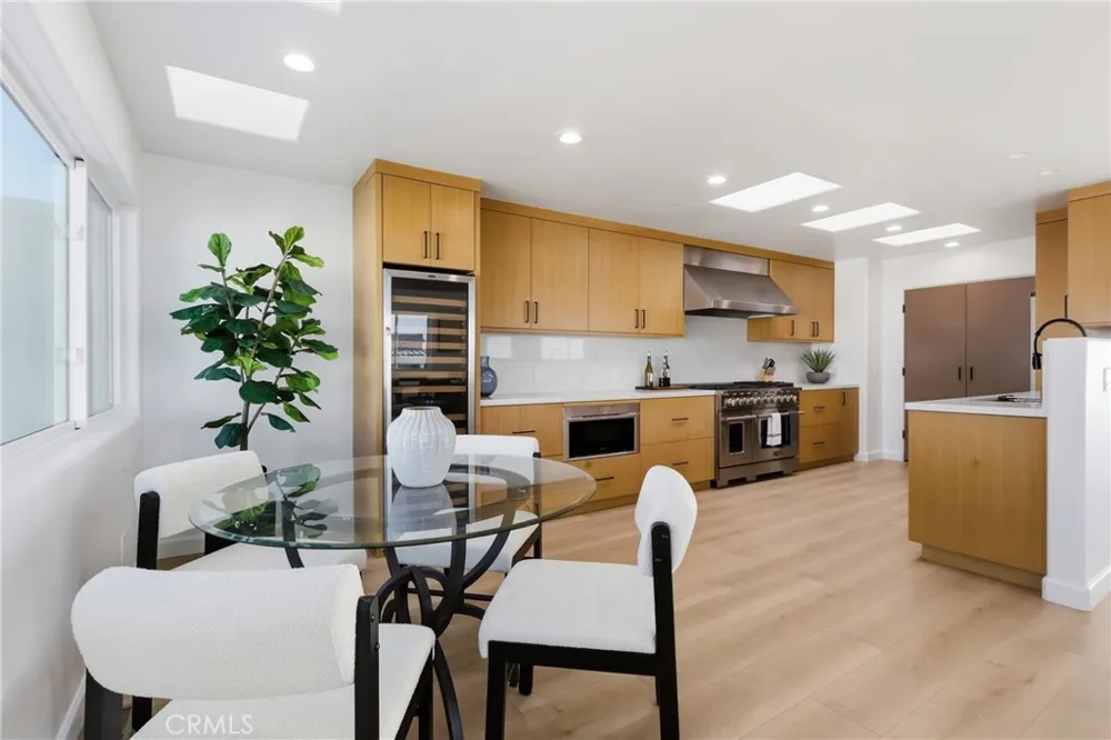 740 The Strand Hermosa Beach, CA 90254