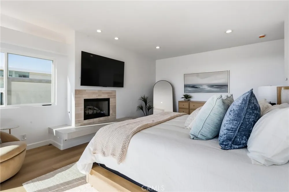 740 The Strand Hermosa Beach, CA 90254