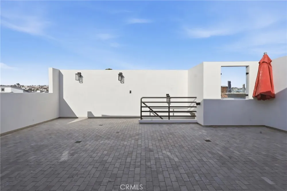 740 The Strand Hermosa Beach, CA 90254