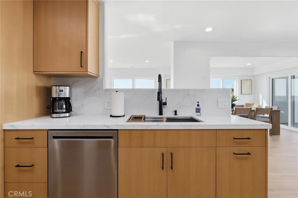 740 The Strand Hermosa Beach, CA 90254