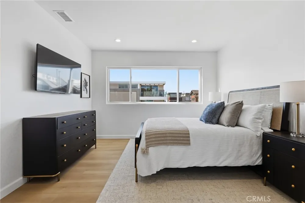 740 The Strand Hermosa Beach, CA 90254