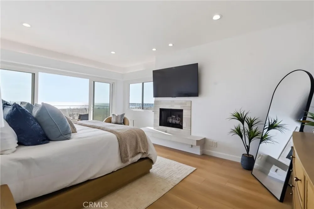 740 The Strand Hermosa Beach, CA 90254