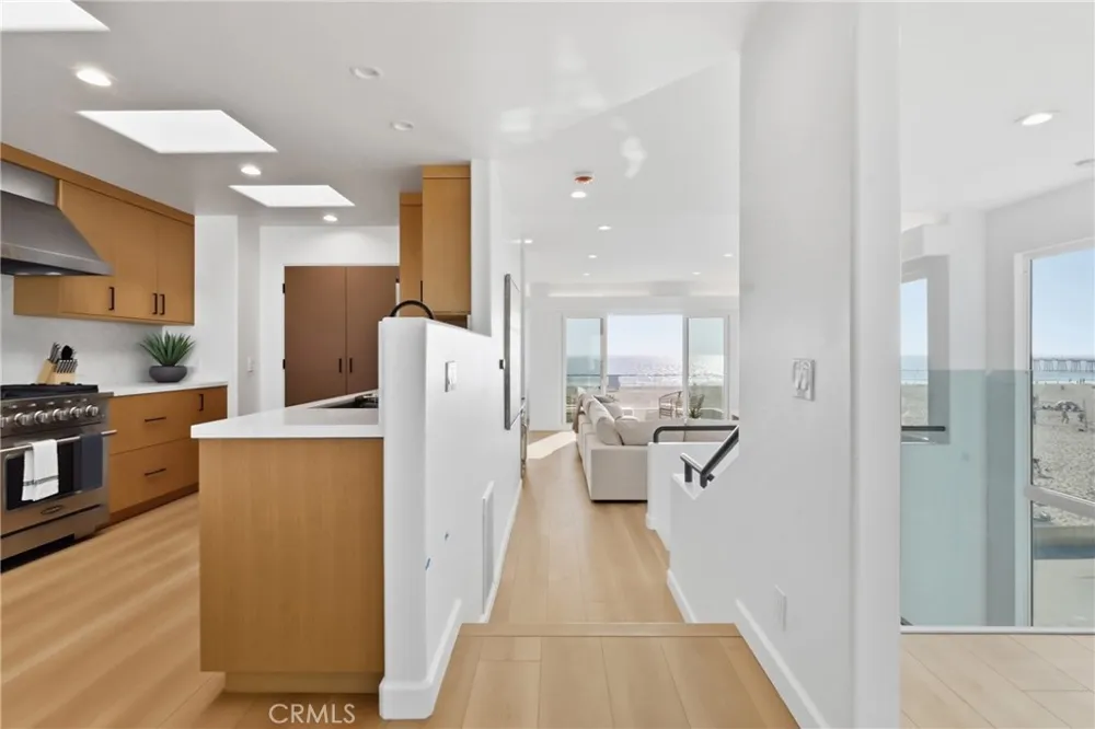 740 The Strand Hermosa Beach, CA 90254