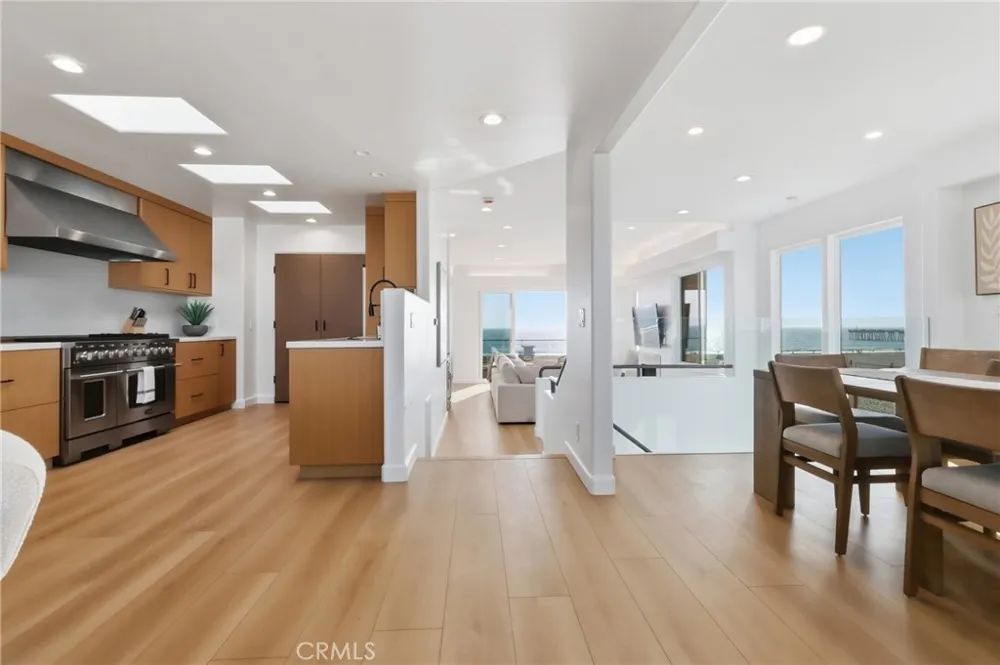740 The Strand Hermosa Beach, CA 90254