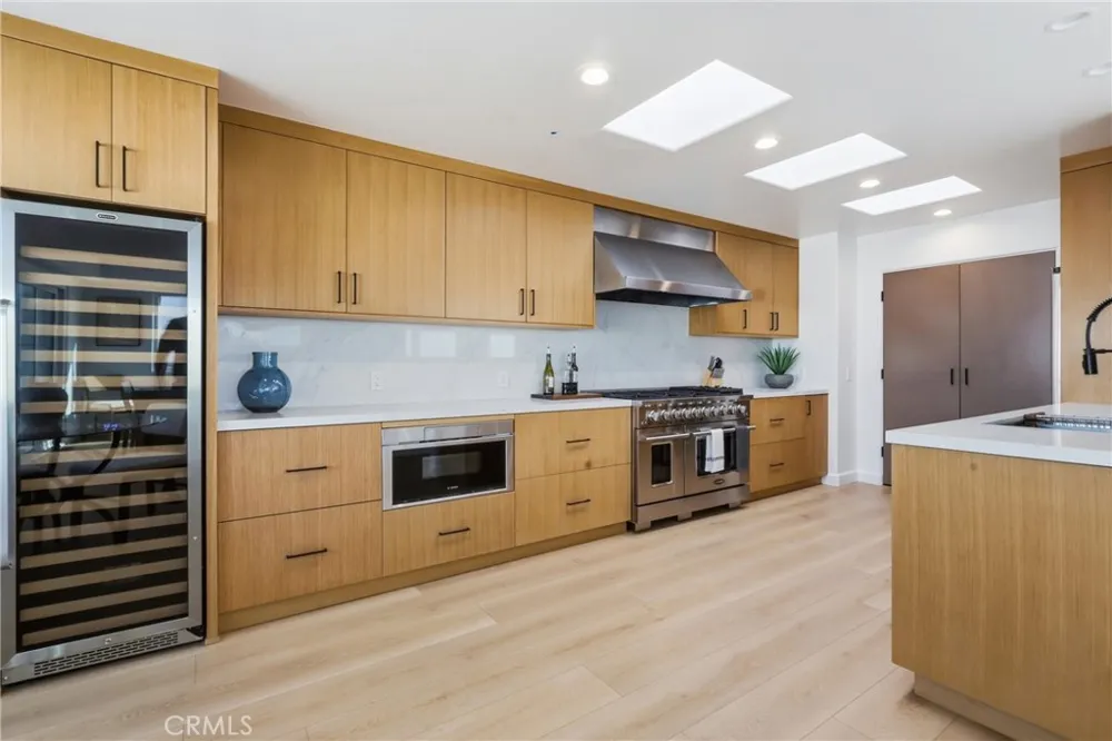 740 The Strand Hermosa Beach, CA 90254