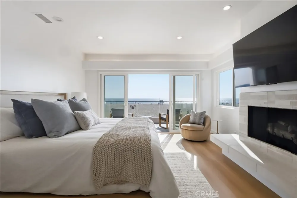 740 The Strand Hermosa Beach, CA 90254