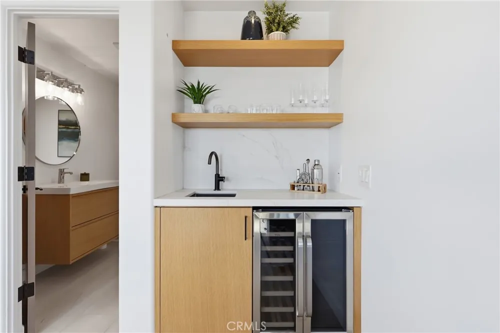 740 The Strand Hermosa Beach, CA 90254