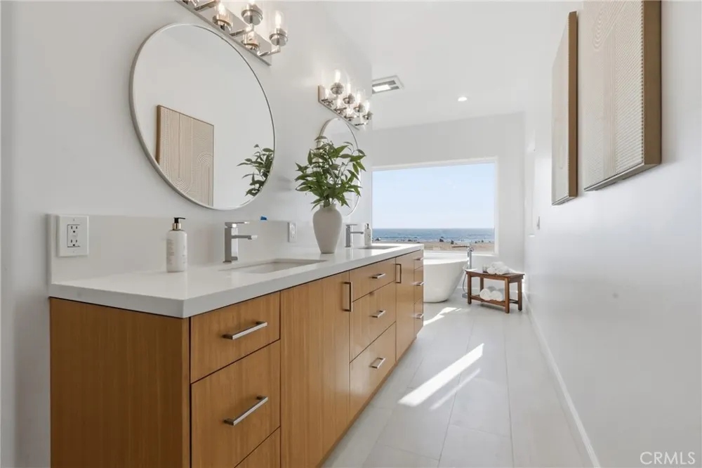 740 The Strand Hermosa Beach, CA 90254