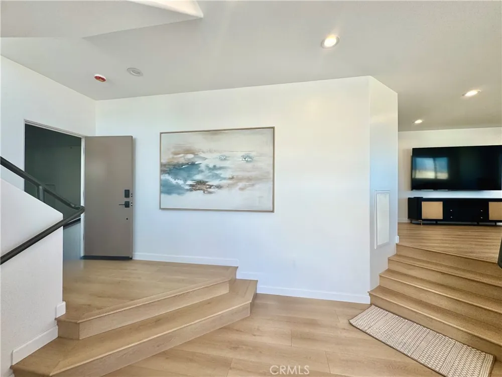 740 The Strand Hermosa Beach, CA 90254