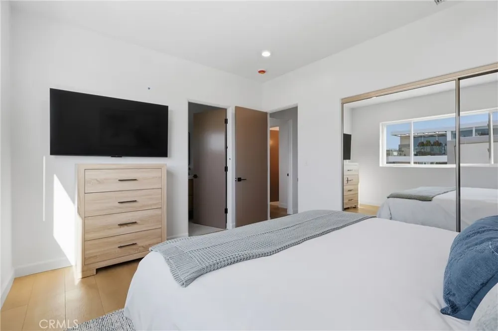 740 The Strand Hermosa Beach, CA 90254