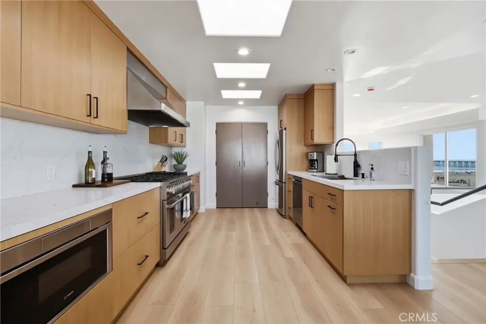 740 The Strand Hermosa Beach, CA 90254