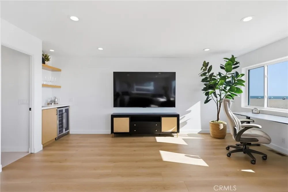 740 The Strand Hermosa Beach, CA 90254