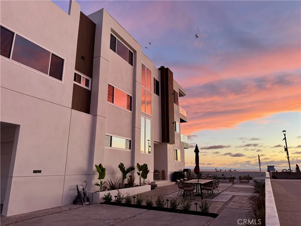 740 The Strand Hermosa Beach, CA 90254