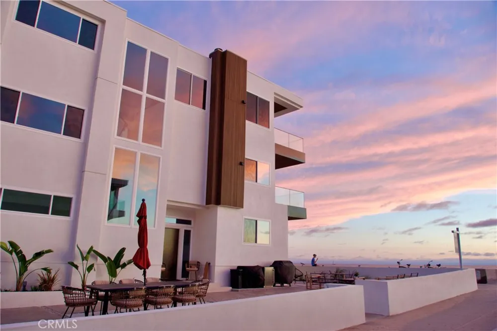 740 The Strand Hermosa Beach, CA 90254
