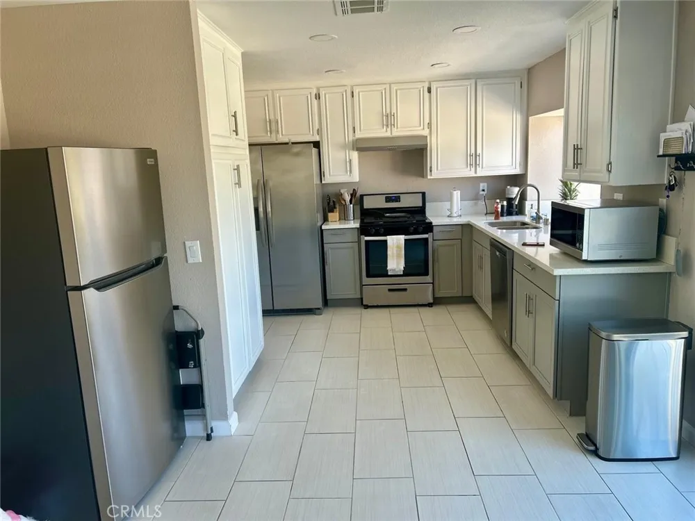 4855 Opal Palmdale, CA 93552