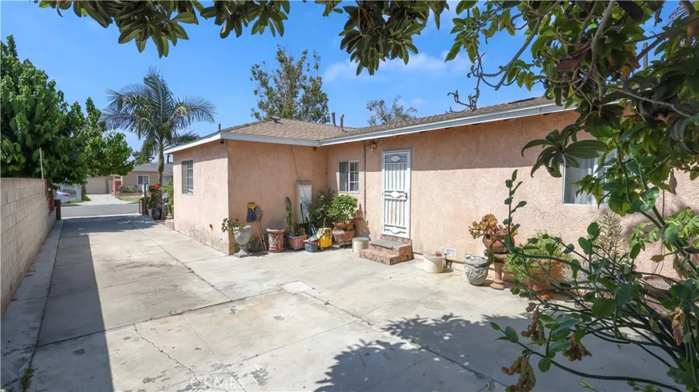 5427 Rayborn Lynwood, CA 90262