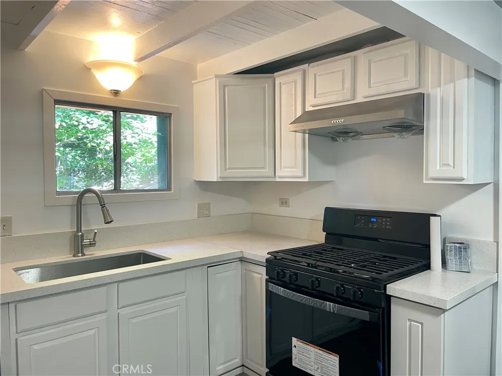 719 Woodland Road Crestline, CA 92325