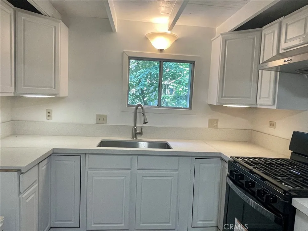 719 Woodland Road Crestline, CA 92325