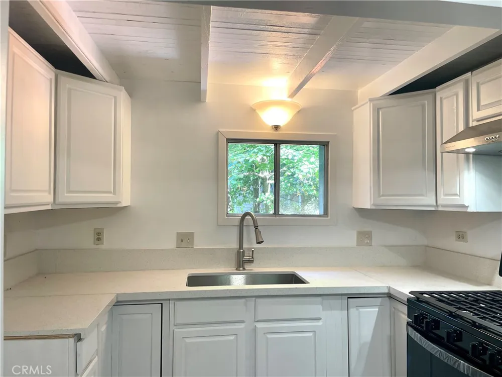 719 Woodland Road Crestline, CA 92325