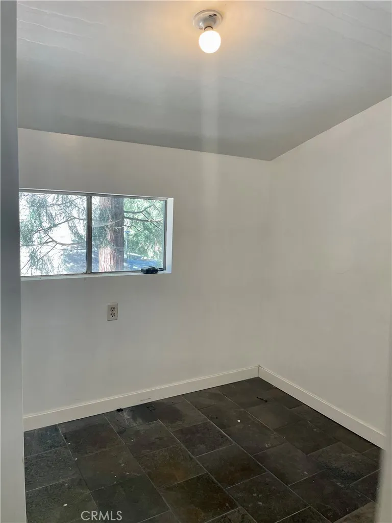 719 Woodland Road Crestline, CA 92325