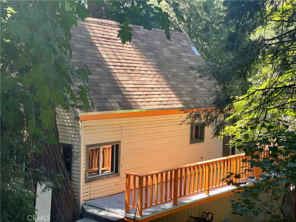 719 Woodland Road Crestline, CA 92325
