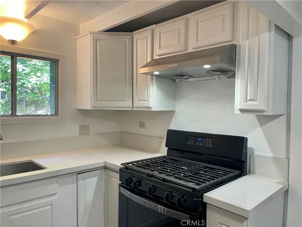 719 Woodland Road Crestline, CA 92325