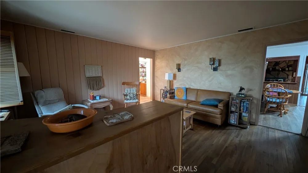 13706 S Berendo Gardena, CA 90247