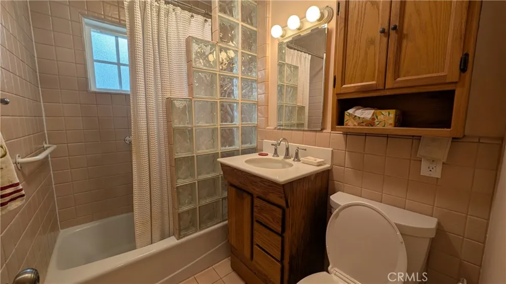 13706 S Berendo Gardena, CA 90247