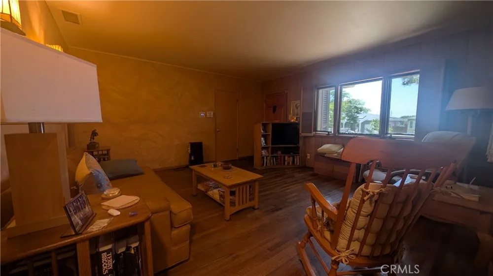 13706 S Berendo Gardena, CA 90247