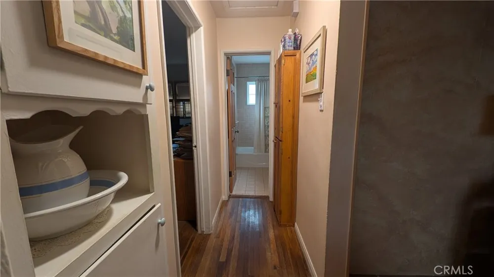 13706 S Berendo Gardena, CA 90247